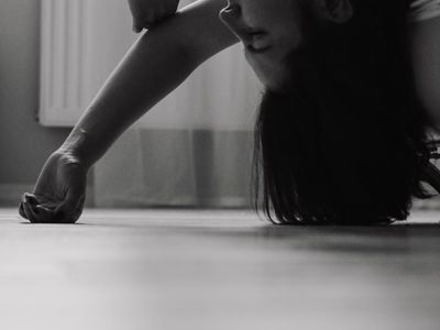 Abstract image representing airflow and focused breathing during exercise.